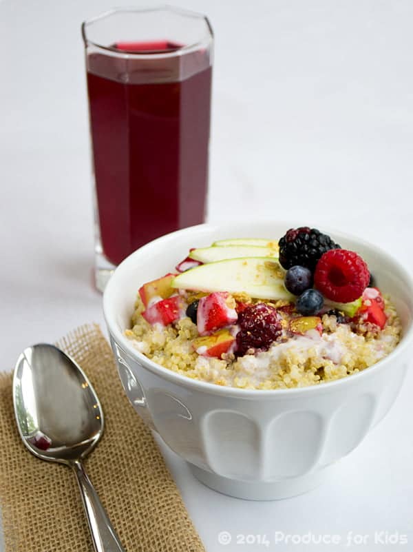 apple-berry crisp breakfast quinoa bowl (a make-ahead breakfast!)